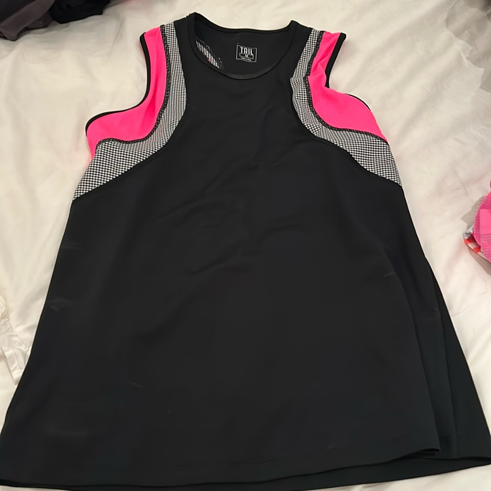 Tail tennis top